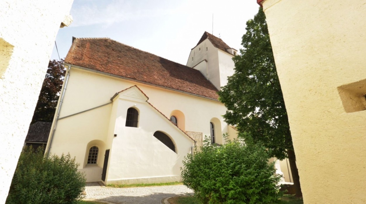 Taborkirche Außenansicht Seite (c) TV Region Weiz-Lightone