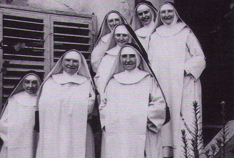 Ehemalige Klosterschwestern in der Klosterschule