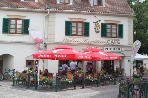 Cafe Niederl von außen